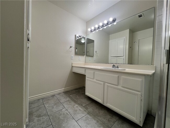 Building Photo - 5586 Lago Ct Rental