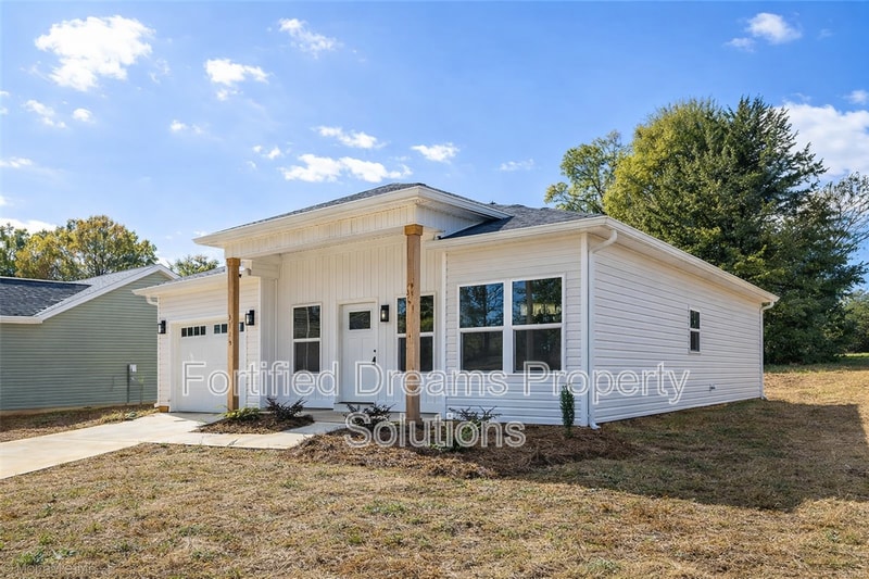 Photo - 3115 Chapel St