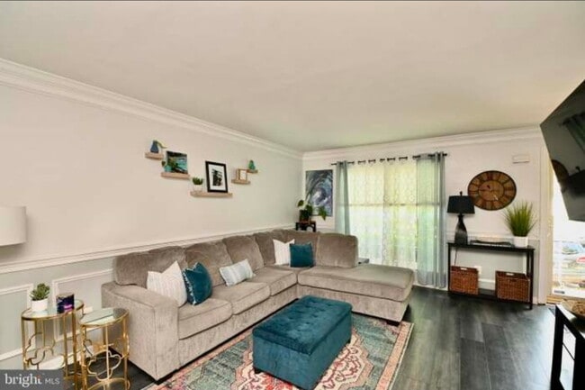 Living Room - 16889 Toms River Loop
