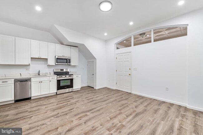 Photo - 665 Washington Blvd