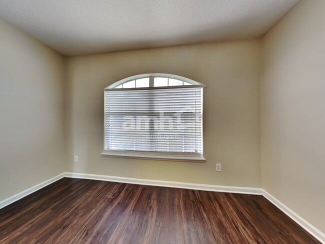 Photo - 705 Waterlily Way