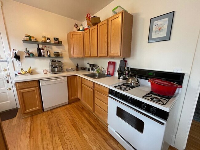Photo - Incredible High First Floor Unit in Horner Park - Plenty of space to work from home! Unidad 1F