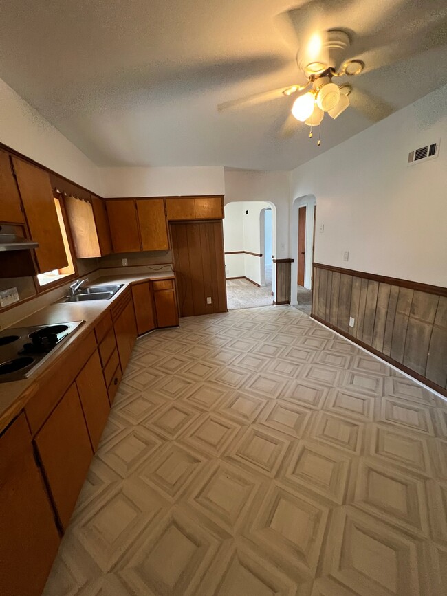 Photo - 634 N Mt Pleasant Ave