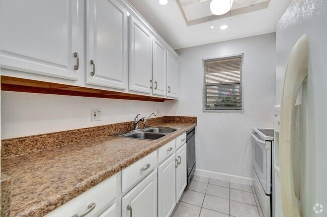 Building Photo - 650 SW 2nd Ave Unit 150 Rental
