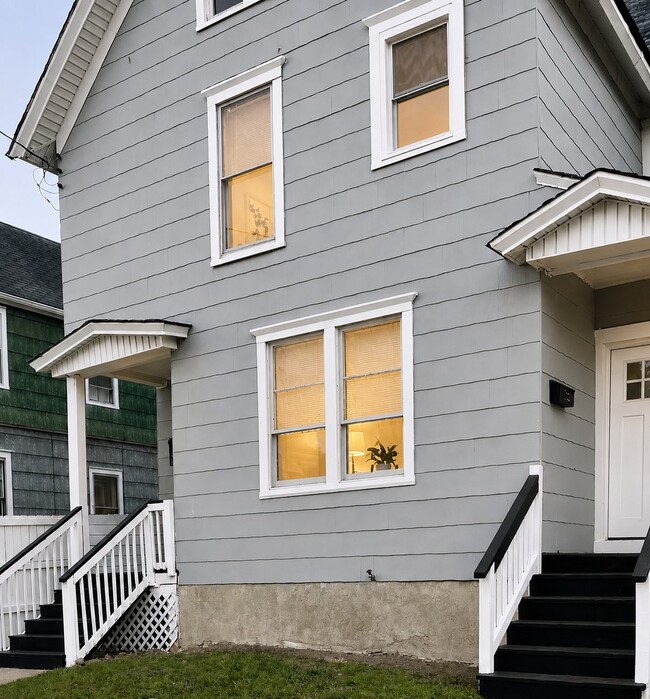 Building Photo - 23 Cedar St