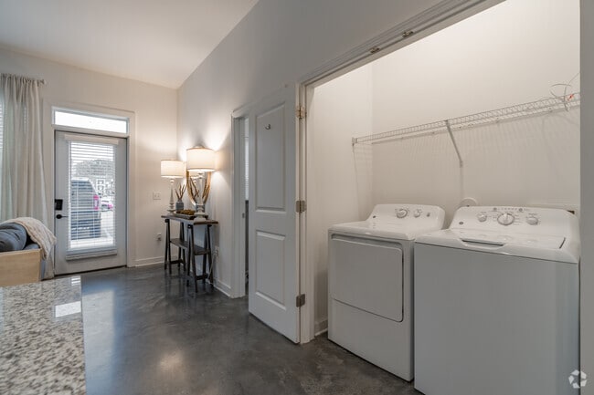 2BR, 2BA - 926SF - Laundry
