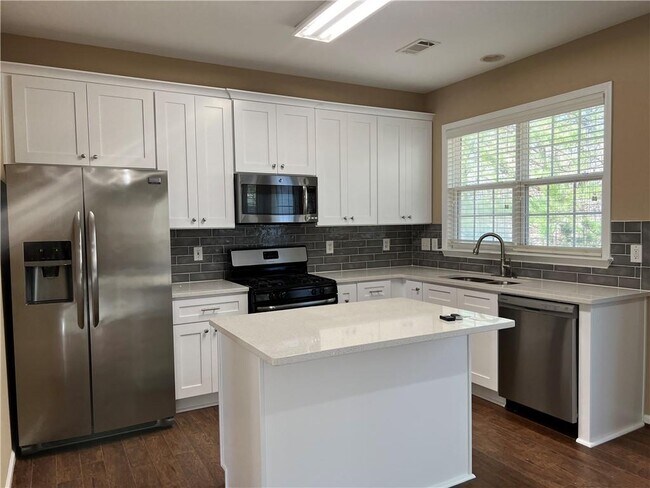 Photo - 3413 Stoneham Dr NW