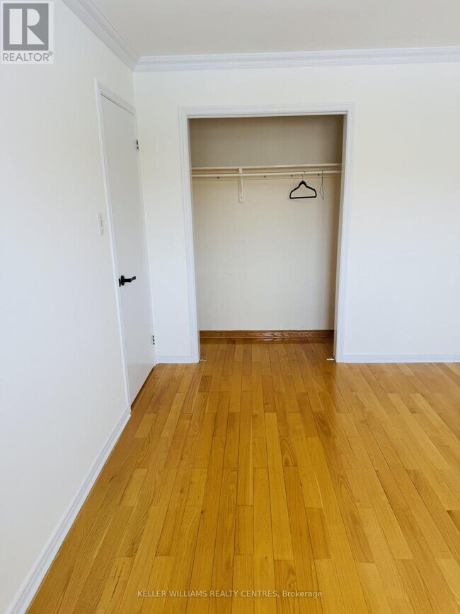 Photo - 2461 Hensall St