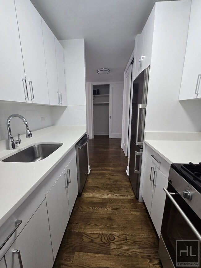 Photo - 5 AVENUE Unit 12D