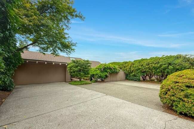 Photo - 4Bd/2.25Ba Bellevue House