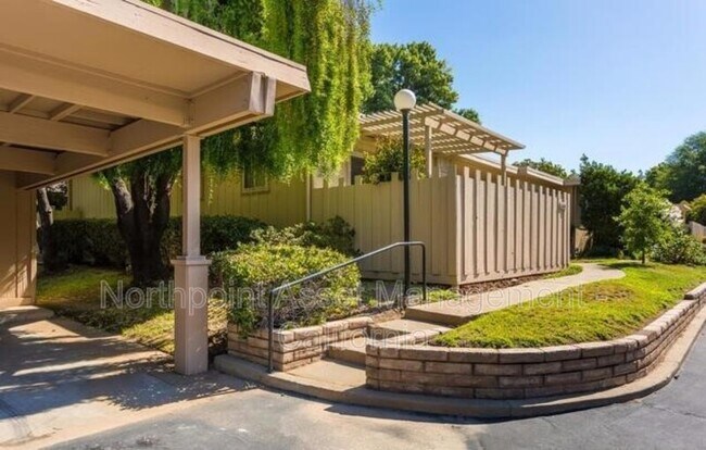 Photo - 845 Commons Dr