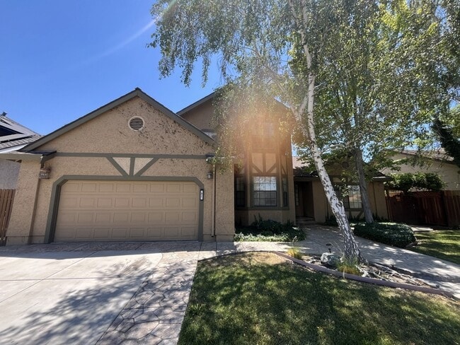 Building Photo - 511 Bluff Dr