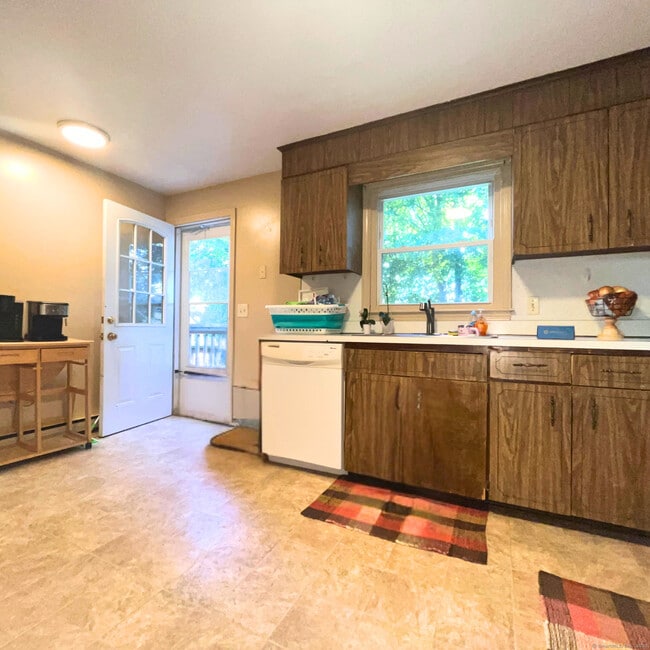 Photo - 537 Boswell Ave