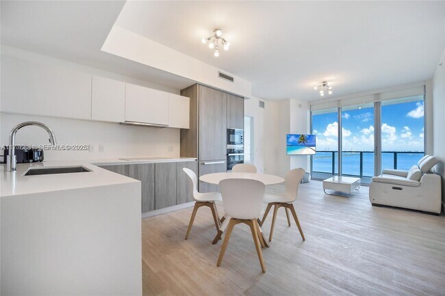 Photo - 2900 NE 7th Ave Unidad 2505