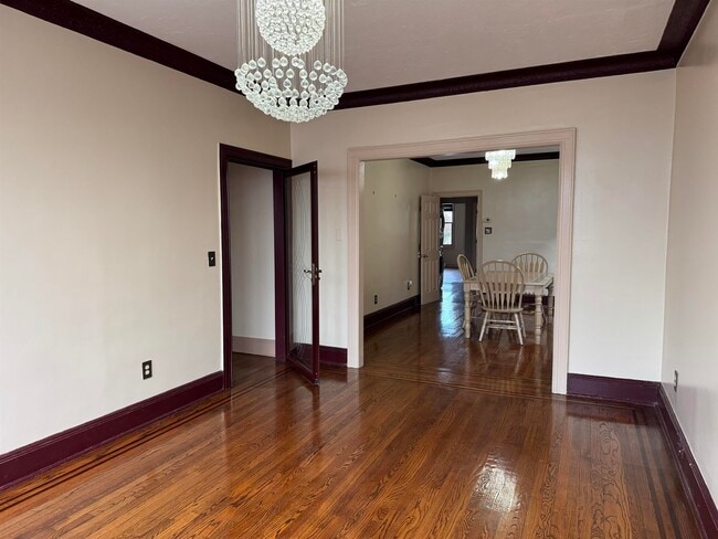 Photo - 13 W 27th St