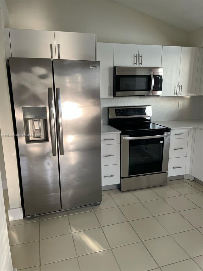 Photo - 8210 NW 191st St Unidad 255 Rental