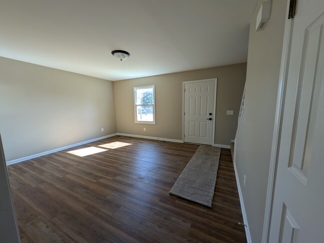 Sala de estar desde la vista de la cocina - 112 E West Ave