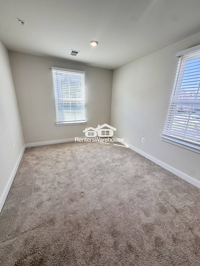 Photo - 6242 Islington St