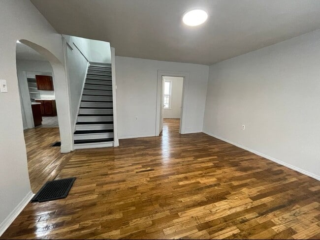 Photo - 227 W Franklin St