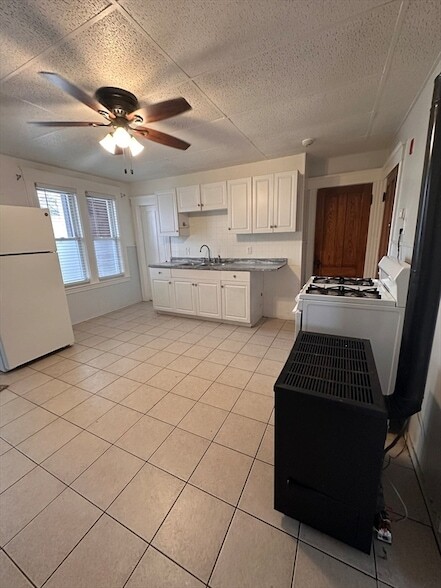 Building Photo - 11 Dupont St Unit 2