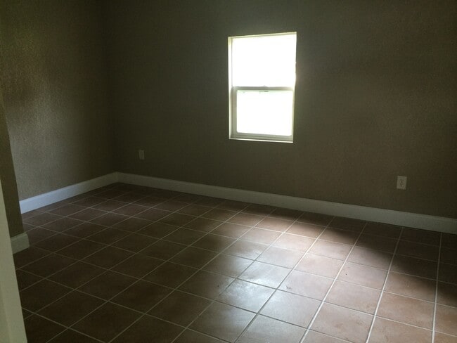 Photo - 313 Todds Ferry Rd