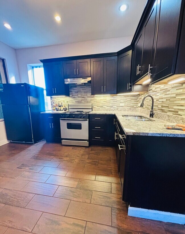 Photo - 3133 N Richmond St Unit 2