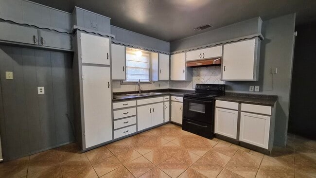 Photo - 6108 Avenue W