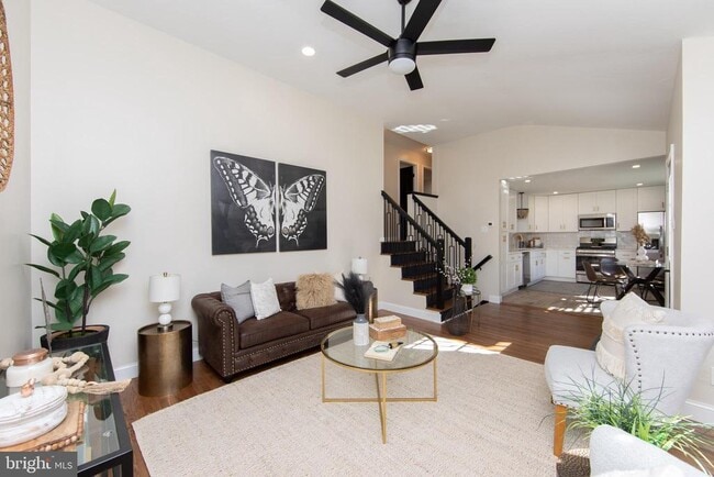 Photo - 405 E Melrose Ave