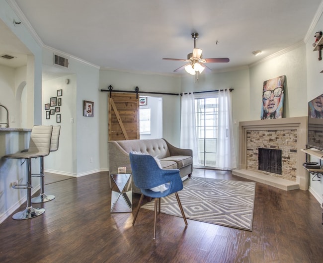 Photo - 3310 Fairmount-2047.4 Unit 2047.4