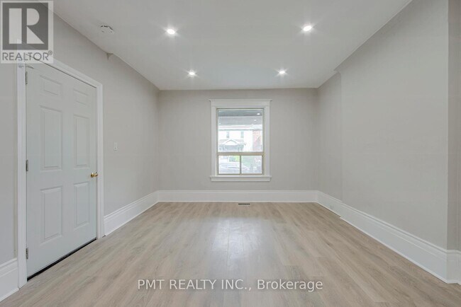 Photo - 25 Sandford Ave Unit Main