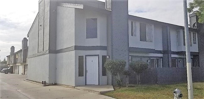 Large-2 bedrooms 1 bath - Large-2 bedrooms 1 bath Townhome