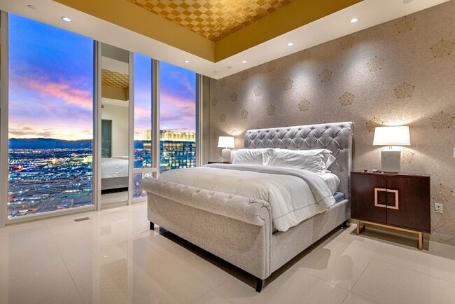 Photo - Waldorf Astoria 4707-Strip/City/Mtn Views from this Stunning 2Bd/2.5Ba Residence Unidad 4707