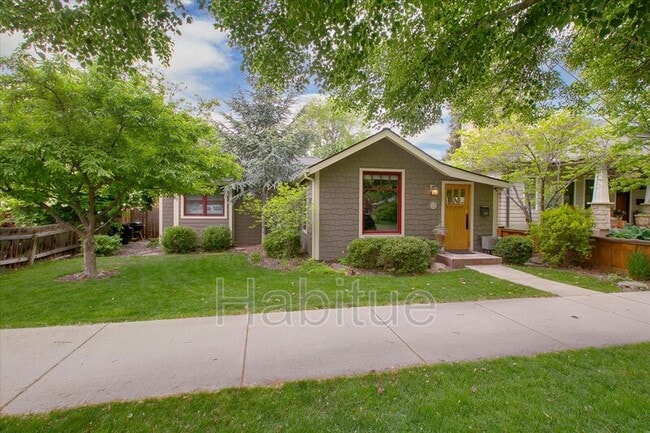 Photo - 1417 E Franklin St House