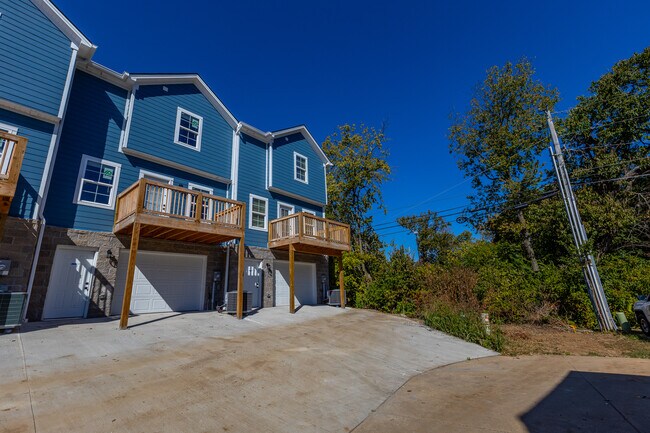 Photo - 516 S Main St