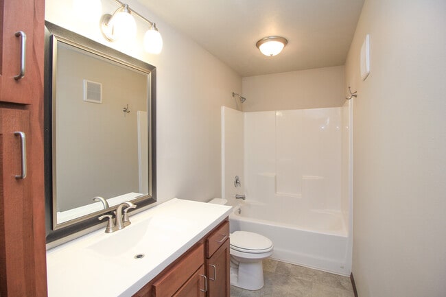 Photo - 320 Vernon Dr Unit 4