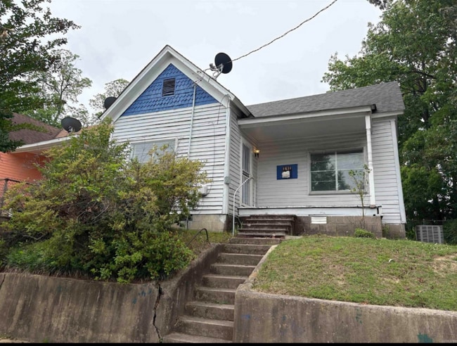 Building Photo - 1621 Maple St Rental
