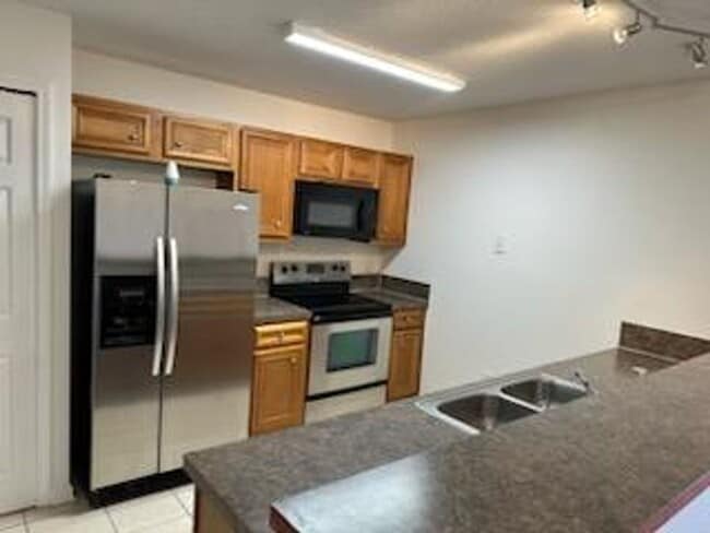 Photo - 6880 Skaff Ave Unidad 6880 Skaff