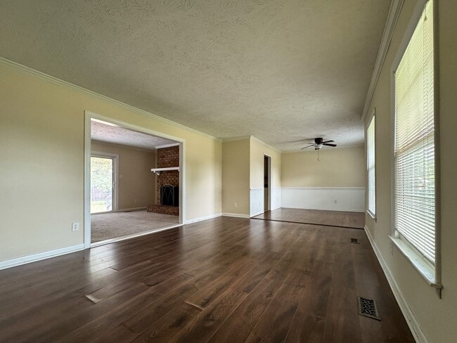 Photo - Charming 3 Bed 2 Bath Home Conveniently Located in Fayetteville
