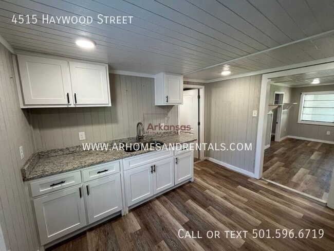 Photo - 4515 Haywood St