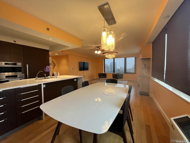 Photo - 39-16 Prince St Unidad 11A