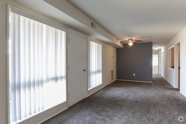 3BR, 2BA - 1,100 SF