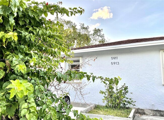 Photo - 5911 Liberty St