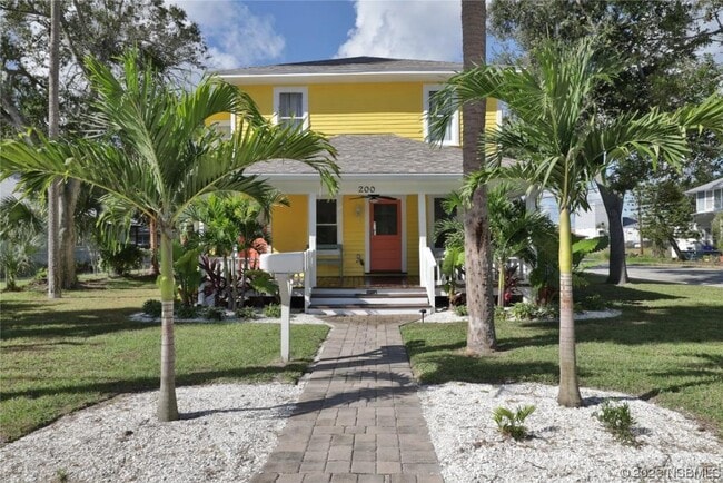 Building Photo - 200 Live Oak St Rental