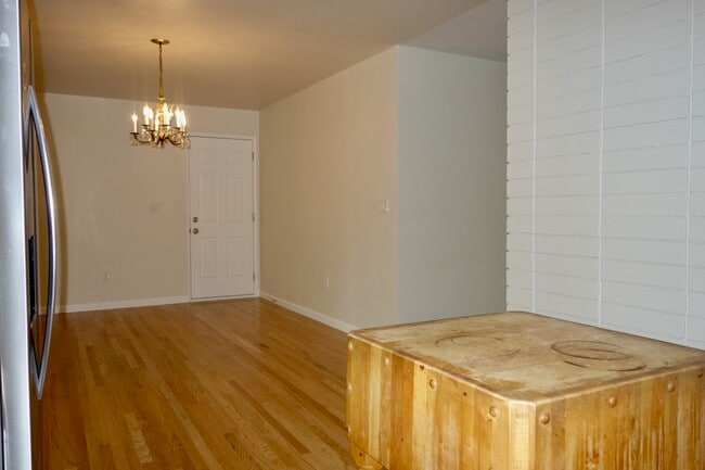 Photo - 609 Maureen Ln