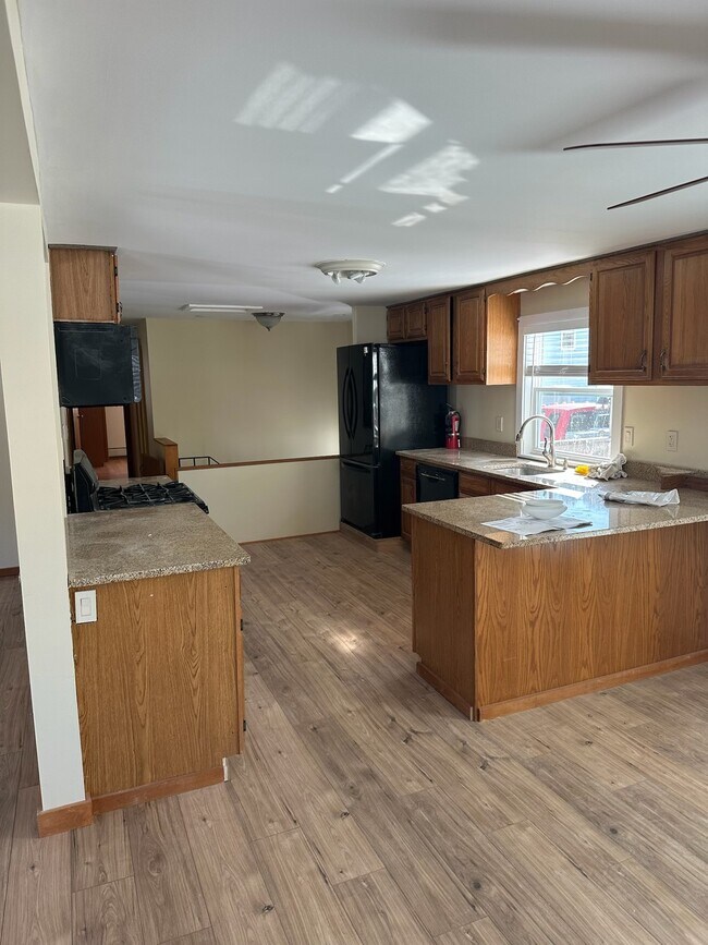 Photo - 686 S Windsor St