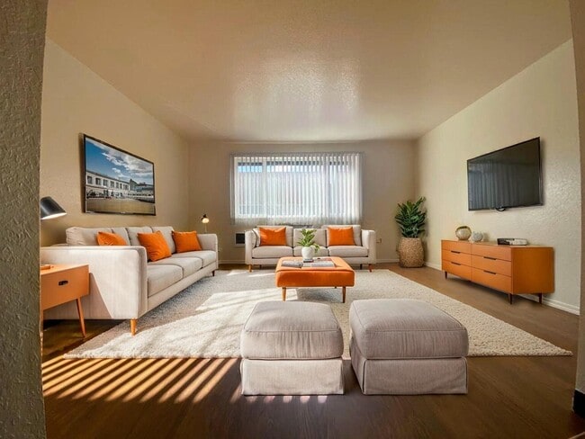 Building Photo - 2487 NE Kerr St Unit 12