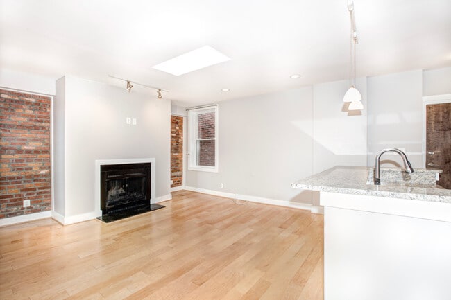 Building Photo - 1451 Harvard St NW Rental