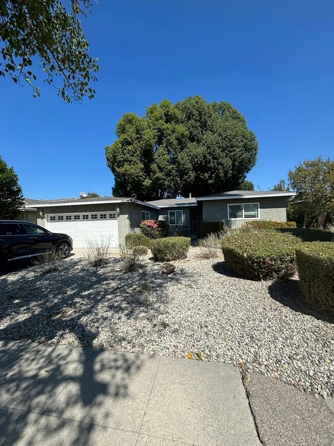 Building Photo - 16047 Tupper St