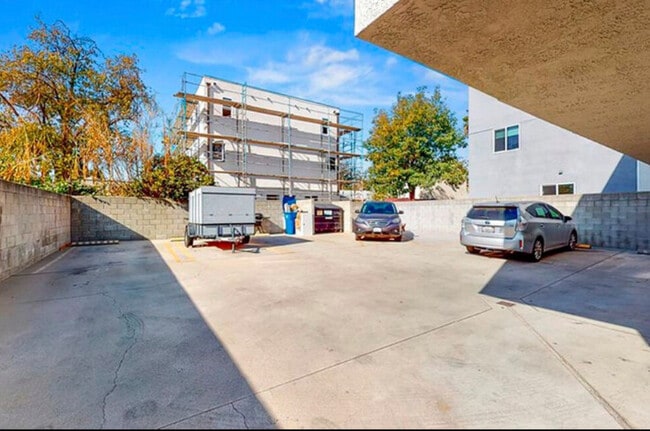 5743 Klump Ave