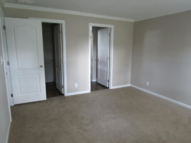 Photo - 107 Spruce Ln